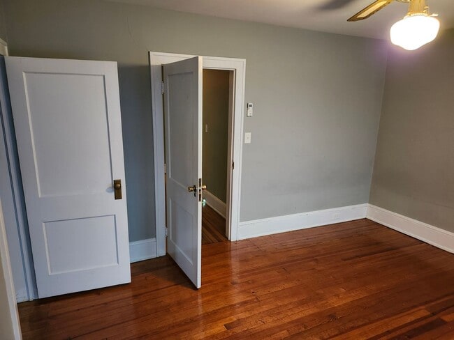 Building Photo - SHORT TERM Single Family 5 BR House in Harrisonburg Available NOW