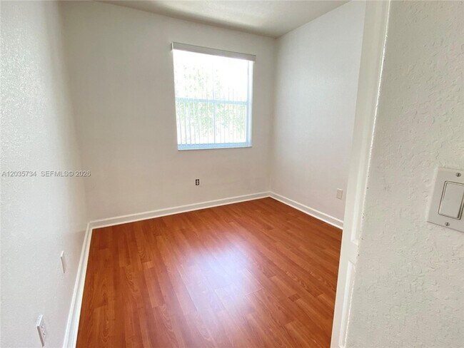 Building Photo - 1658 SE 28th Ct
