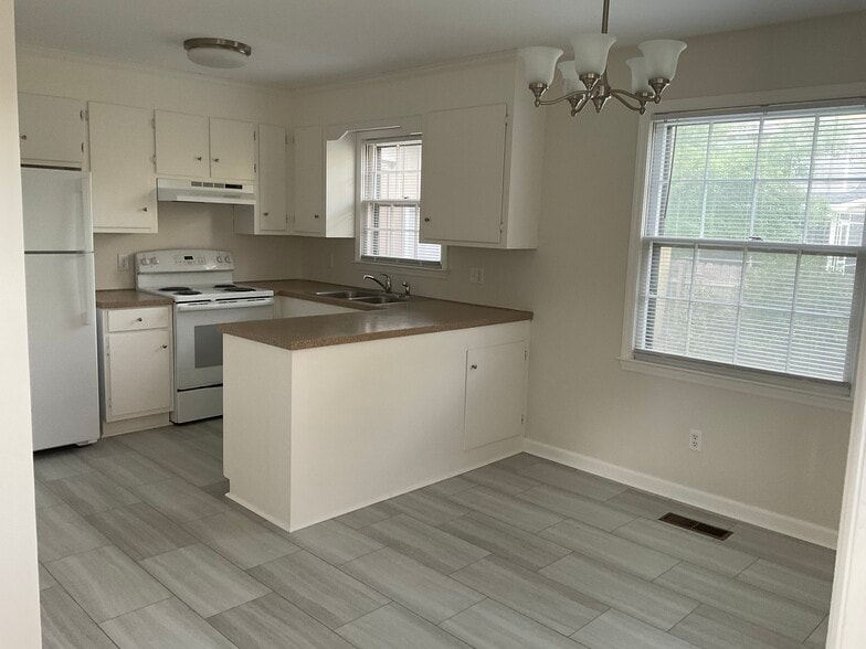 Building Photo - 612 Garland Dr