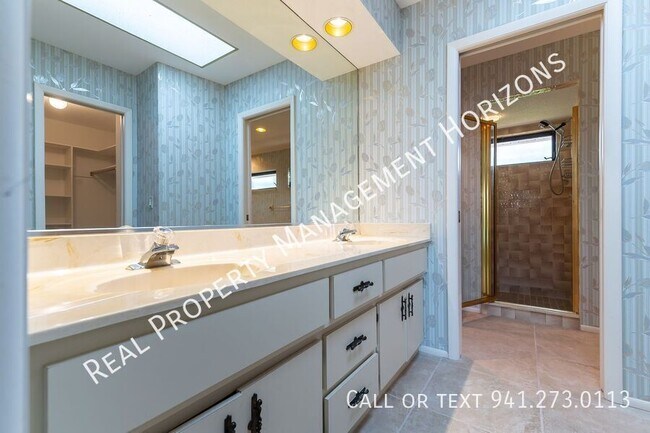 Building Photo - 534 Warwick Ln