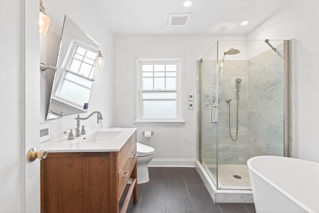 Building Photo - Vintage 3-bdrm/1-bdrm Alameda charmer—Many updates, large yard w/deck & raised beds