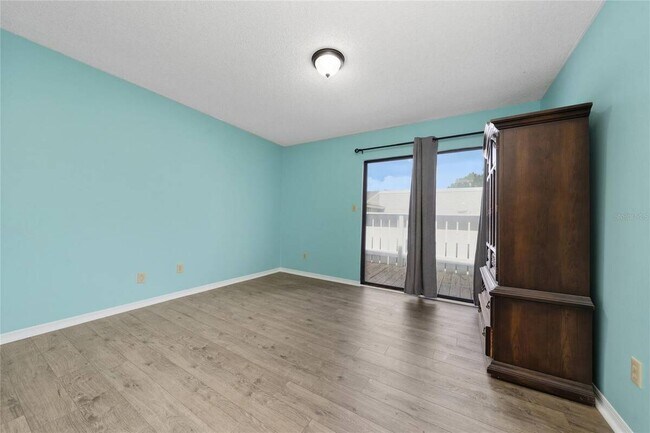 Building Photo - 1412 Oak Pl