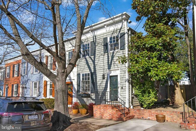 Building Photo - 921 Oronoco St