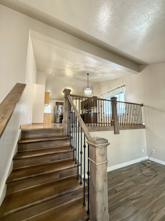 Building Photo - Your Perfect 5-Bedroom Retreat in Harrisvi...
