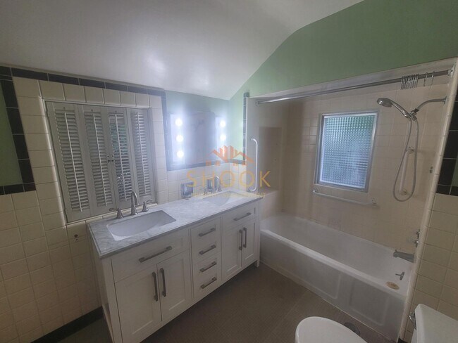 Building Photo - LARGE CAMPUS HOME AVAILABLE MID AUGUST 2024