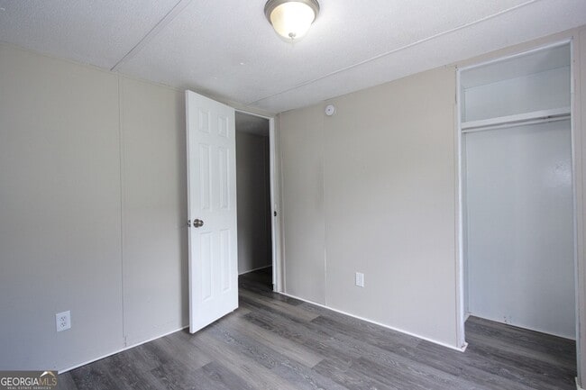 Building Photo - 340 Towler St
