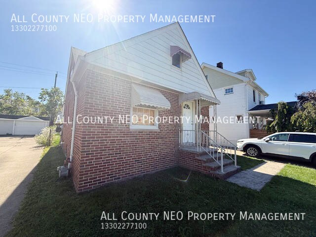 Building Photo - 10800 Vernon Ave