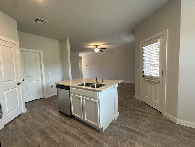 Building Photo - 18000 Lantana Loop