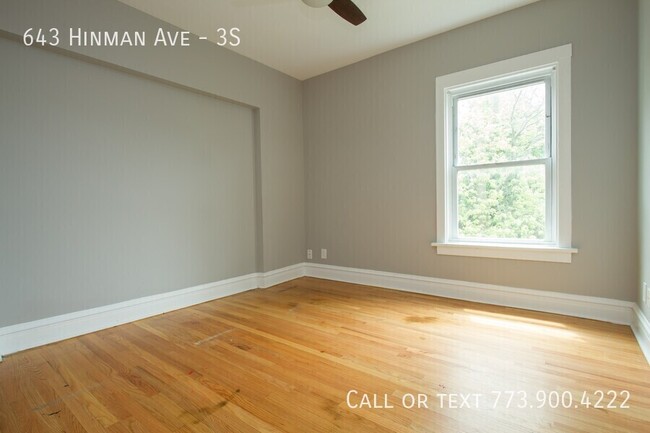 Building Photo - Spacious Updated Vintage 3 Bedroom Apartme...