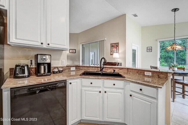 Building Photo - 940 Wimbledon Dr