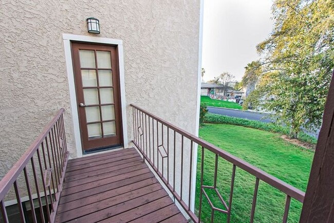 Building Photo - Modern 3 Bed Home for Rent in Riverside CA 92507 Garage Available