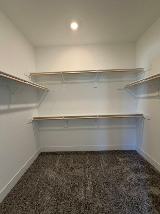 Building Photo - 397 N Paso Robles Dr