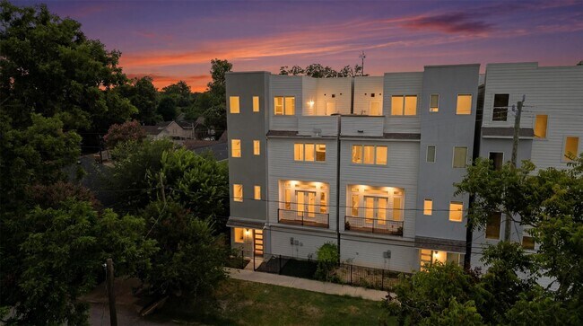Building Photo - 1003 Kern St