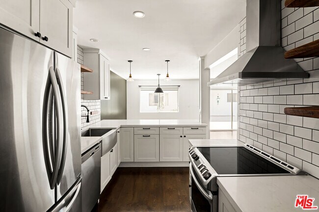 Building Photo - 121 Croft Ave