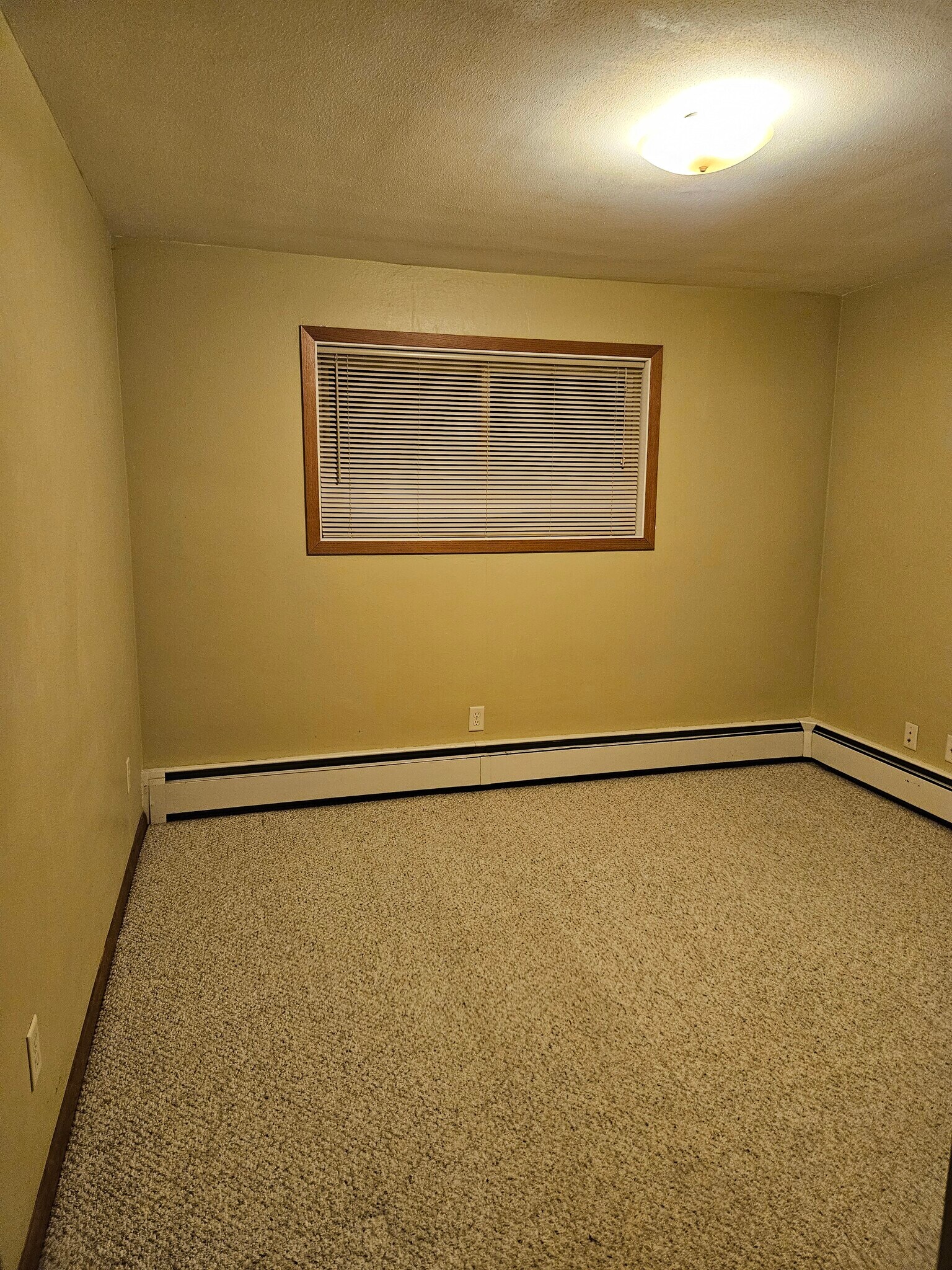 Building Photo - 829 Golf View Ln