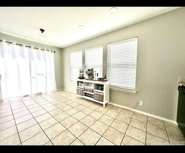 Building Photo - 10142 Amber Flora Dr