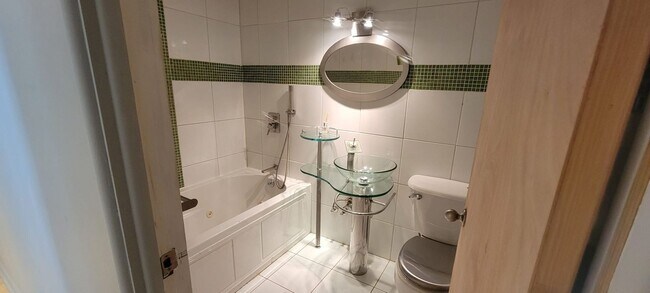 Building Photo - 4 bedrooms 3 baths beautiful house