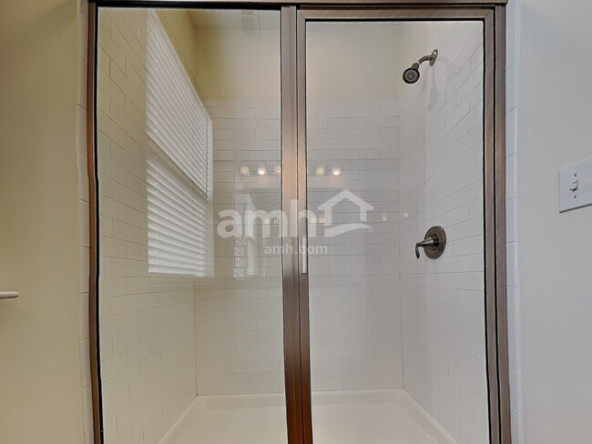 Building Photo - 115 Samara Ln