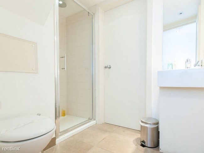 Building Photo - 888 Brickell Key Dr
