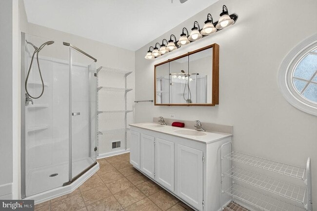 Building Photo - 14560 Creek Branch Ct