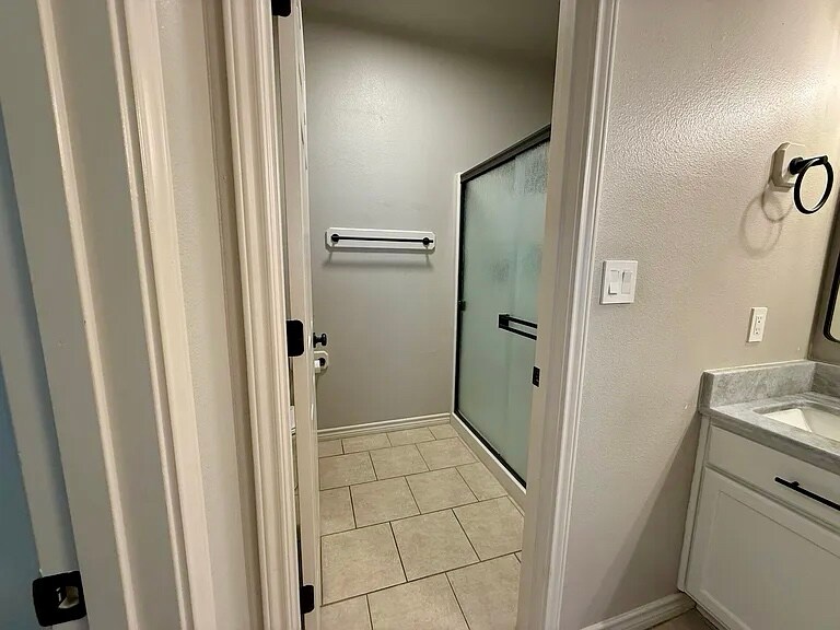 Building Photo - 15637 Palmira Ave