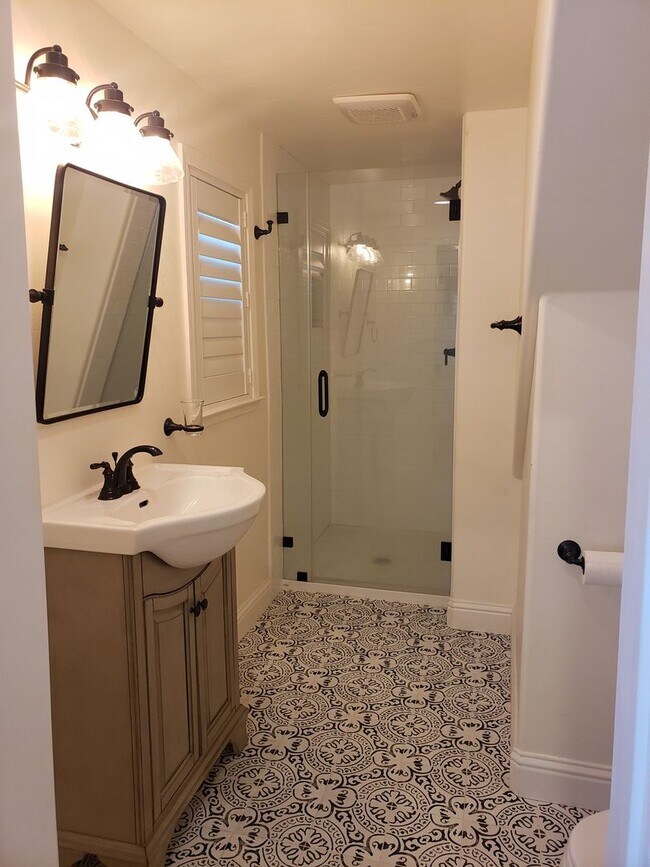 Building Photo - Historic Folsom 3 Bdrm, 2 Bath - Remodeled!