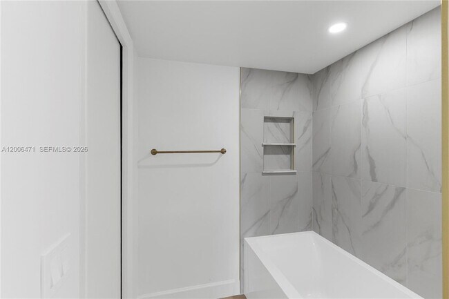 Building Photo - 1400 NE 57th Ct