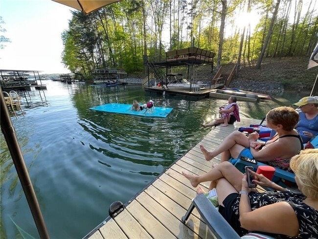 Building Photo - 4060 Merritt Dr