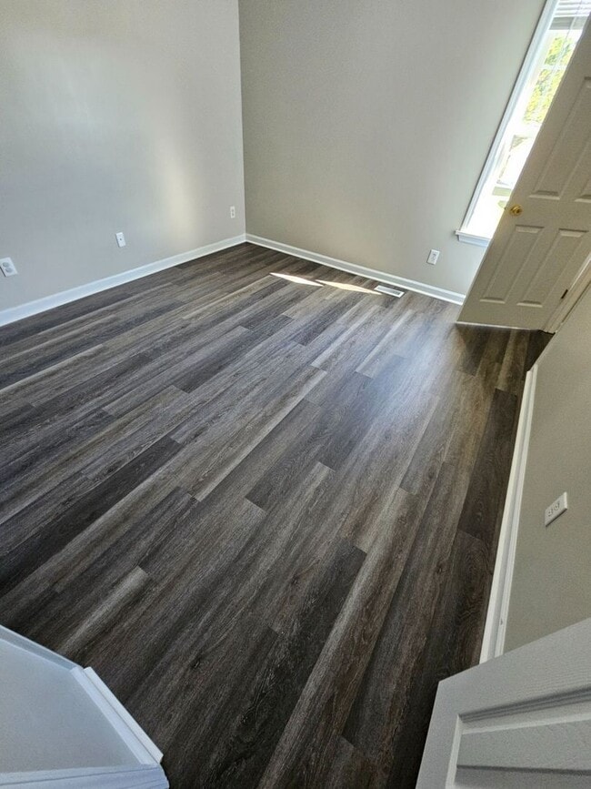 Building Photo - Adorable Town Home The Stables at Horse Creek!