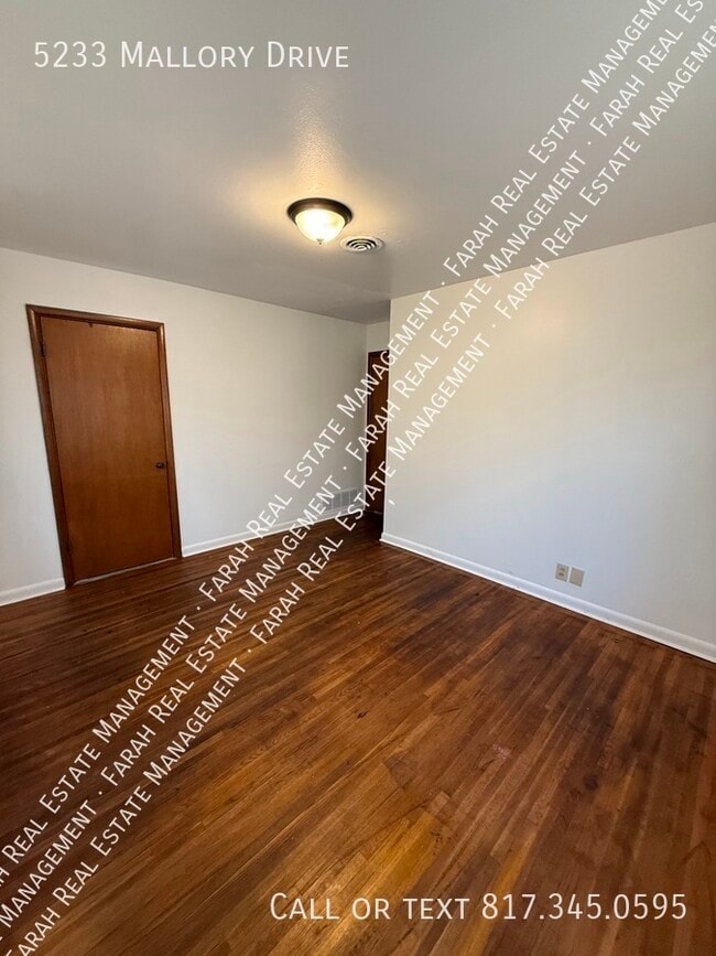 Building Photo - 5233 Mallory Dr