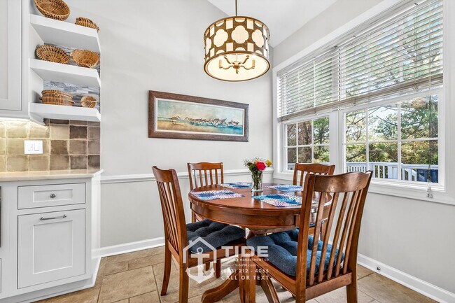 Building Photo - Spacious Retreat in Mt. Pleasant