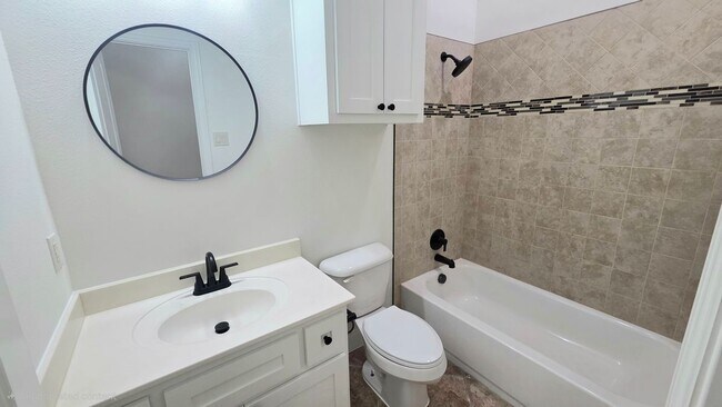 Building Photo - 2206 Hartley Dr
