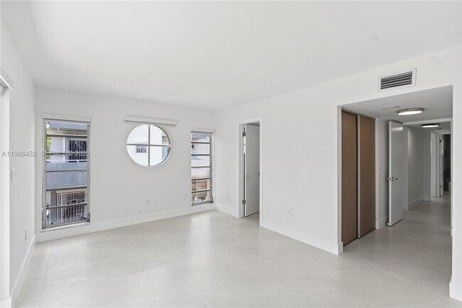 Building Photo - 3597 SW 17th St