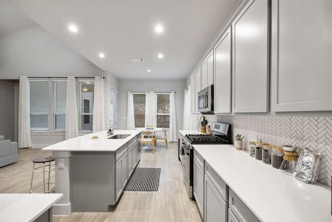 Building Photo - 11102 1/2 Charger Way-SI ID1363554P