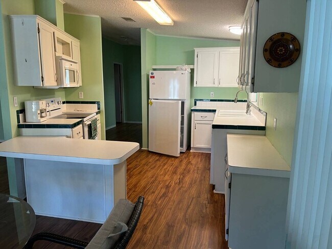 Building Photo - 5870 SW 59th St