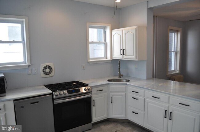 Building Photo - 4104 Terrace St