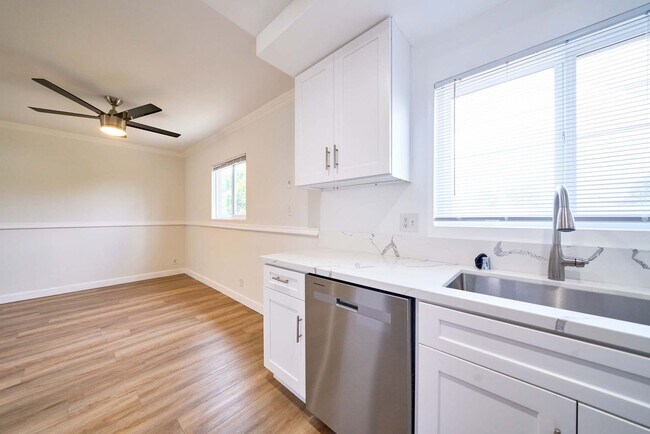 Building Photo - 6335 Whitsett Ave
