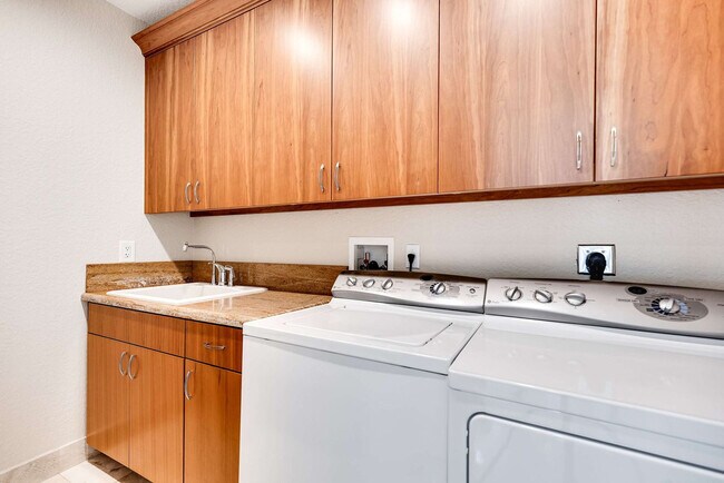 Building Photo - 1412 SE 2nd St