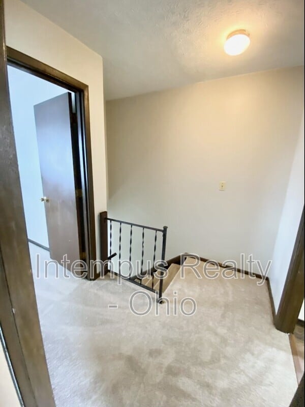 Building Photo - 718 W Light St