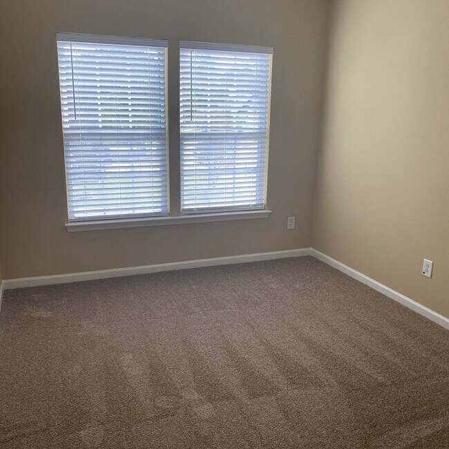Building Photo - Plum Creek 4Br 2.5Ba