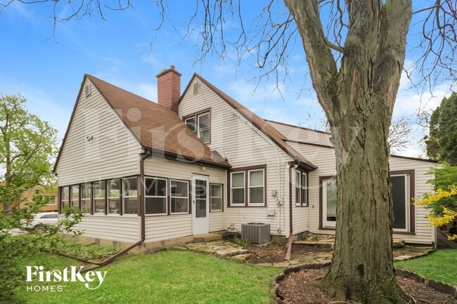 Building Photo - 1802 Evergreen Rd
