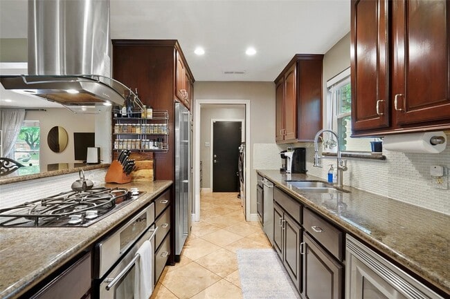 Building Photo - 10710 Overbrook Ln