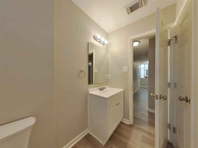 Building Photo - 17506 Sundrop Ln