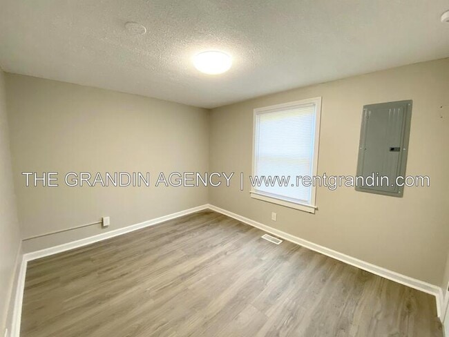 Building Photo - 8623 Plantation Rd