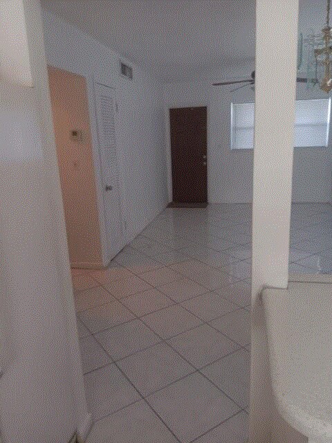 Building Photo - 1541 NE 34th Ct