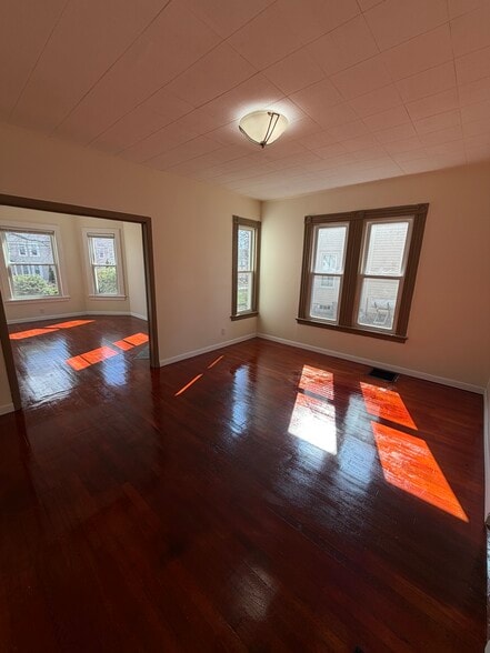 Building Photo - 123 High St