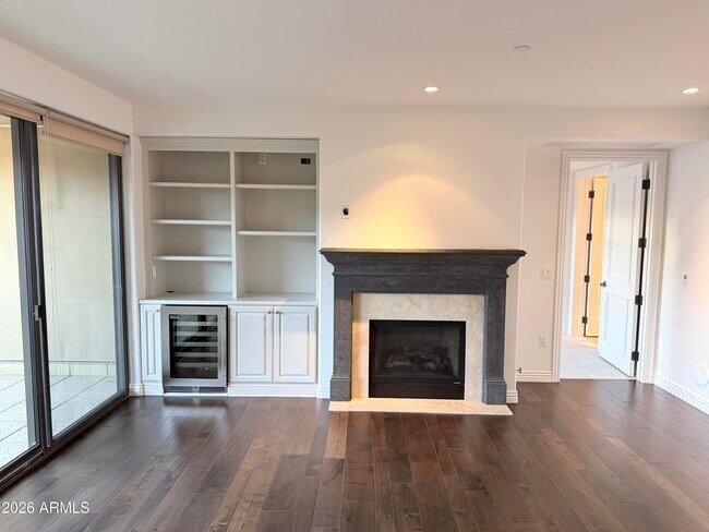 Building Photo - 7181 E Camelback Rd