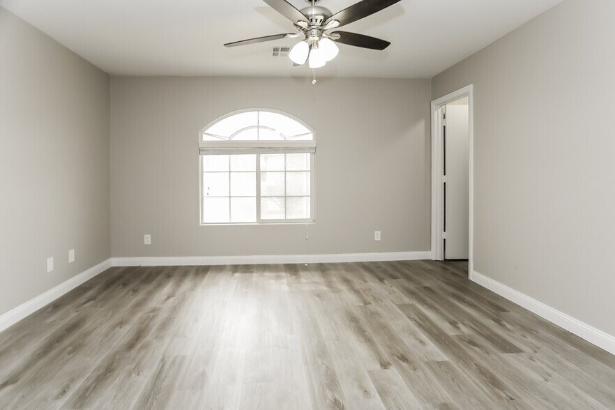 Building Photo - 8724 Honey Vine Ave