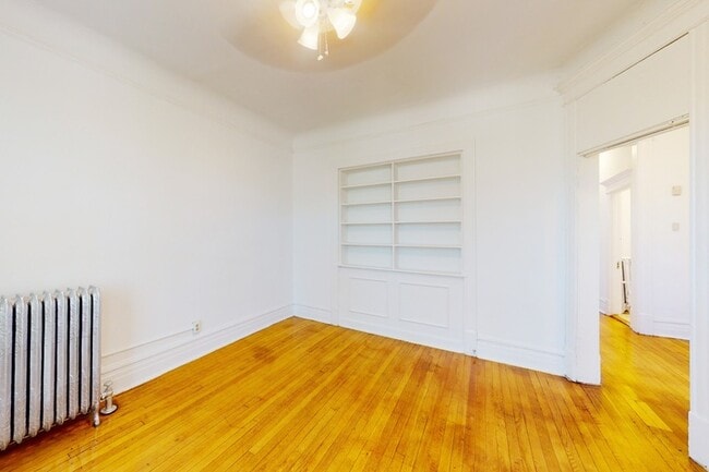 Floorplan - 5401-5403 S. Woodlawn Avenue