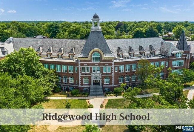 Building Photo - 230 Hillcrest Rd